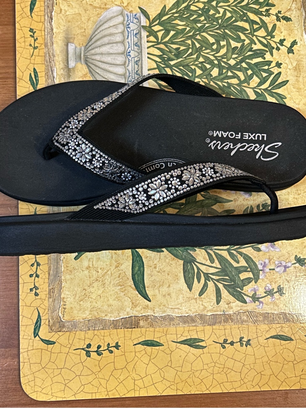 Ladies Size 9 Skechers Luxe Foam flip flops